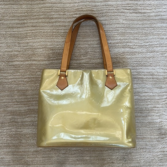 Louis Vuitton Monogram Vernis Houston Shoulder Bag - Picture 3 of 15